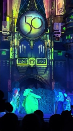 HOCUS POCUS VILLAIN SPELLTACULAR AT MICKEY'S NOT SO SCARY HALLOWEEN PARTY | WALT DISNEY WORLD
