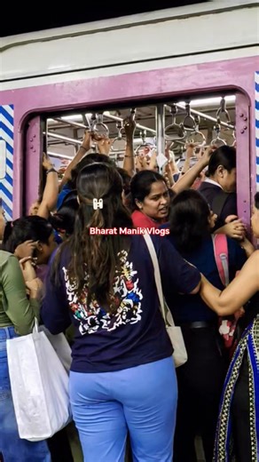 Mumbai local train crowd and public struggle #mumbailocal #train #mumbai #railway