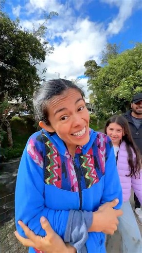 Christina, wait! Did you see the DOG?😯🐕🦴Esperamos nuestro turno☺️ #123andres #kidsvideo