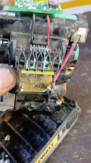 Repara tu Batería Dewalt 20V que no Carga: Guía Paso a Paso