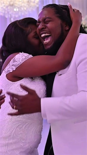 Groom Sings wedding first dance song to Bride