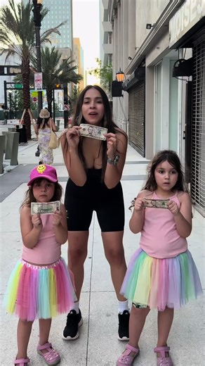 @subway #15under5 Just a mom and her girls investigating good Subway prices🤔🤔💚