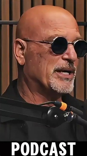Howie Mandel actually losing it on this podcast #podcastclips #shorts #kaylorscrashout