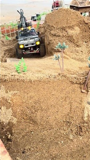 Ultimate RC Land Rover Defender Conquers Off-Road Terrain | Scale Trail Adventure!