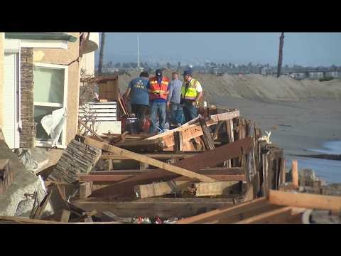 Large waves cause damage, flooding in Long Beach
