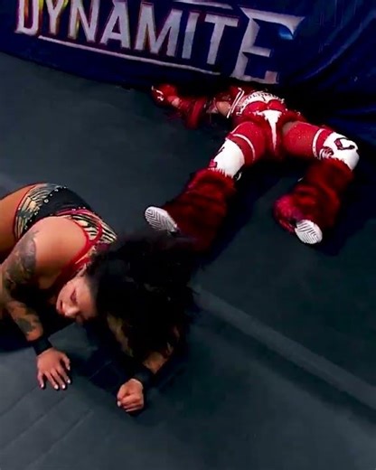 NOT THE RING APRON! #WillowNightingale vs #MercedesMone