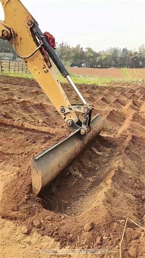 Dig Perfect Ginger Furrows With An Excavator In Reverse | Ultra Efficient Farming Hack