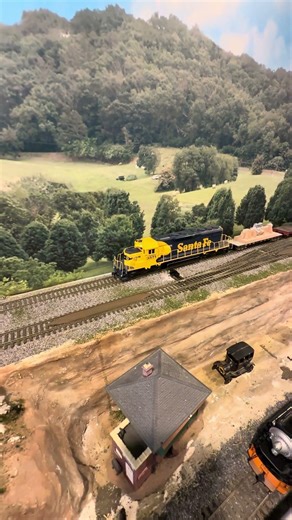 Athearn blue box Emd 40 with a new sound decoder. Love these old engines