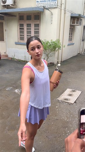 Alia Bhatt Gets Angry on Paps | Filme Flicks