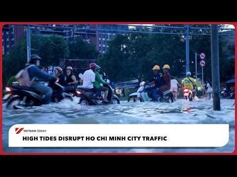 High tides disrupt Ho Chi Minh City traffic | Vietnam Today