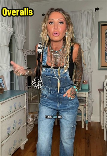 Overalls have always been my favorite go to outfit! This pair is so GOOD! I love the wash and fit of these overalls so much! #overalls #overallsoutfits #outfit #tiktokshopfalldealsforyou #tiktokshopblackfriday