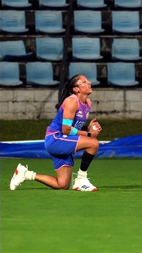 Shabnim under the ball 👉 विषय संपला! 😎#AaliRe #MumbaiIndians #TATAWPL