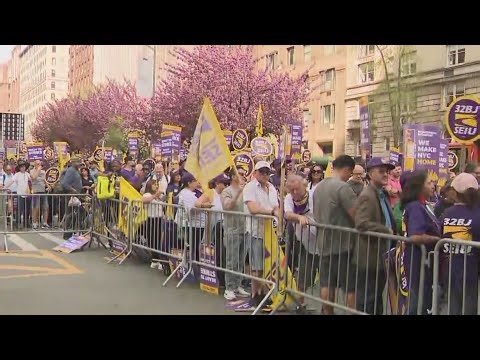 Union building workers authorize strike if deal isn’t reached