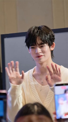 I really feel like he missed attending events too 😭🥹 Tee said Por’s energy usually kicks in at around 11 AM, right? but he is so hyper now and smiling so much🥰😊 MY HEARTTTTTTTT BABY I MISSED U TOOO#HappyLittleWorldWithPor #Porsuppakarn https://t.co/4RYIBmarmm
