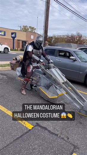 (via @Seductivecop) #mandolorian #starwars #halloween #costume | mandalorian costume