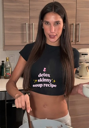 Easy Skinny Detox Soup Recipe with Chicken & Veggies