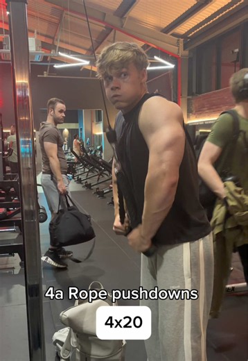 Superset Arm Workout: Reverse Cable Curls Arm-Building Moves