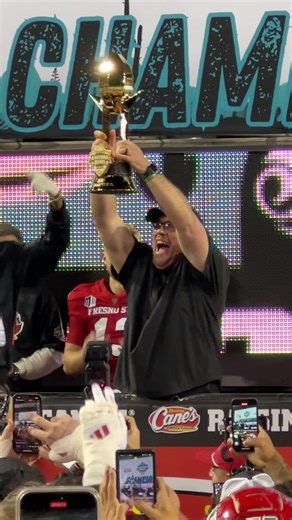 FINAL: Fresno State 18, Miami (OH) 3. The Bulldogs win the Snoop Dogg Arizona Bowl!! #FresnoState #GoDogs