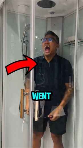 He Screamed in a Shower But Everyone Stared! 🚿👀 (@turahalitt)