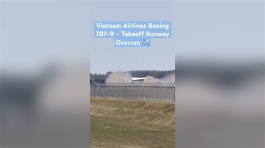 L'aereo della Vietnam Airlines 'gratta' sulla pista e si alza in volo in una nuvola di polvere: l'incidente all'aeroporto di Monaco di Baviera