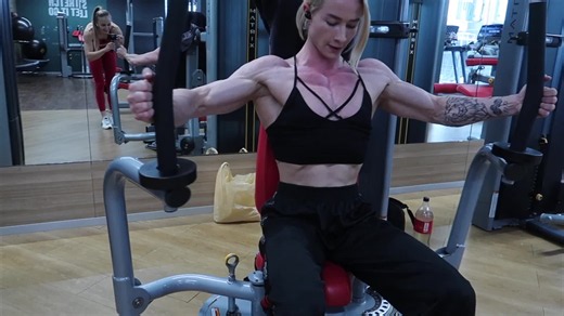 Women's Physique Gym Motivation: Abs & Fit Training Tips