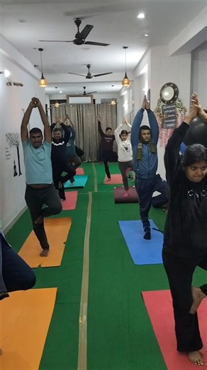 🌴 Tree Pose Balance Practice | Stability & Focus in Yoga #missindiayogaacademy