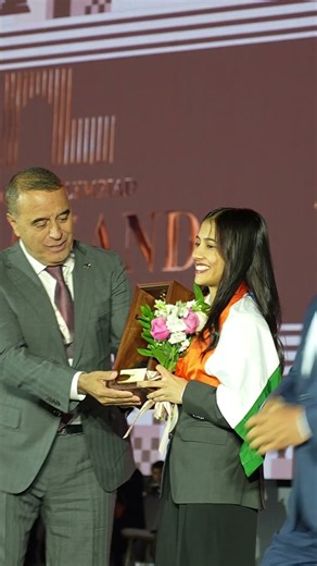 🇮🇳 Divya Deshmukh receives the FIDE Excellence Award for Best Chess Player (Female)🏆