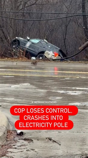 🚨A Redford Township Police Department patrol vehicle crashed into an electricity pole after the officer lost control of the car. Read more details: https://themetrodetroitnews.com/redford-twp-cop-loses-control-crashes-into-electricity-pole/ | Metro Detroit News