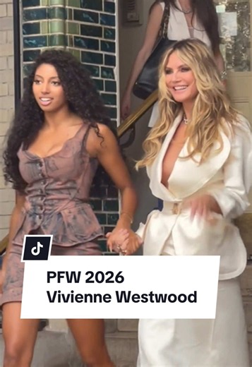 Heidi Klum with her daughter at the Paris Fashion Week - Vivienne Westwood show #heidiklum #pfw #viviennewestwood #parisfashionweek