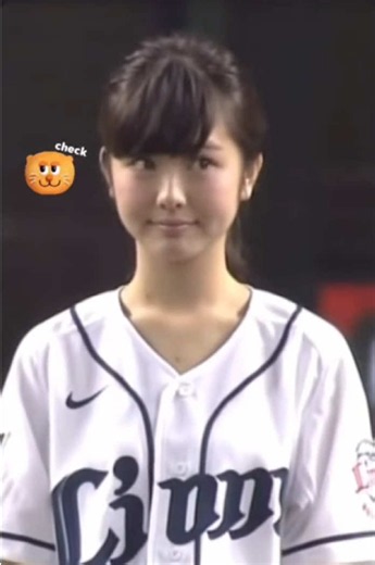 @浜辺美波 15歳 プロ野球始球式⚾️