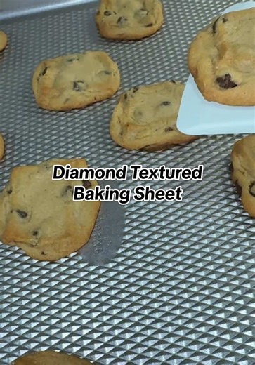 This bakeware 👀 100% nonstick! These cookies glided off like butter. No mess 🙌🏼 #baking #cookies #hongbake #nonstickpans #nonstickcookware