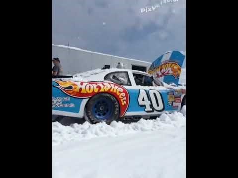 Desperate Cold Engine Cranking while stuck in the deep snow during a Frigid winter Blizzard ❤️🏁🏁