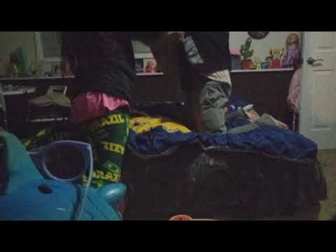 Pillow Fight! Daddy vs Daughter