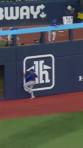 Juan Soto makes the catch at the wall! 💪
