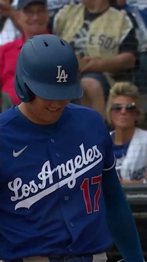 Shohei Ohtani almost gets Munetaka Murakami on a foul ball 😳 (Dodgers star havin fun!)