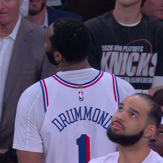 Andre Drummond cracked up after this fan's failed halfcourt shot attempt 😅
