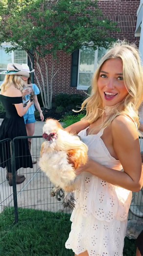The chicken pooped on me🐓 #aggiezta #tamu #rush #zeta @presleylowdennn