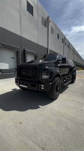 👀 Look inside this BEAST 🦍 The Baddest one Yet 💯 $239,900 Brand New‼️ 2024 Ford F650 SUPERTRUCK There’s no new ones around and definitely not done to this caliber 👆🏼 6.7L Powerstroke Turbo Diesel 400 transport miles Fully loaded Unbelievable Stereo system Ds18 subs Tweeters Custom rhino lined boxes LED lighting Navigation Bluetooth Dual fuel tanks Rhino lined bed,tanks, boards and grille! Completely color matched exterior Custom emblems Custom lighting Custom bumpers Rigid Lightbars Cowl ho