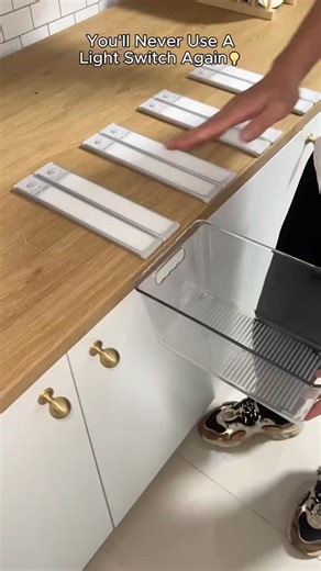 Hominique.store on Instagram: "💡✨ Light exactly when you need it! Motion sensor LED bar turns on automatically — no switches, no hassle. Perfect for kitchen, closet, bedside & hallway 🌙 👉 Tap link in bio! #ledlight #motionsensor #homeessentials #smartlighting #kitchendesign"