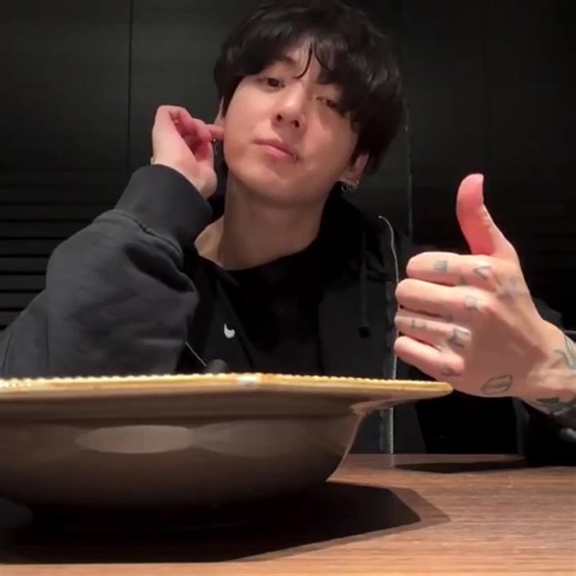 BTS Members' 2026 International Age Chart (Before Birthday) 📊 Jin (1992) — 33 years old Suga (1993) — 32 years old RM (1994) — 31 years old J Hope (1994) — 31 years old Jimin (1995) — 30 years old V (1995) — 30 years old Jungkook (1997) — 28 years old Jungkook, now that you've completed your military service, I hope you make the most of the remaining two years of your 20s. Credit lightjk0901 #JUNGKOOK #정국 #JungKook_GOLDEN | Golden JK Update