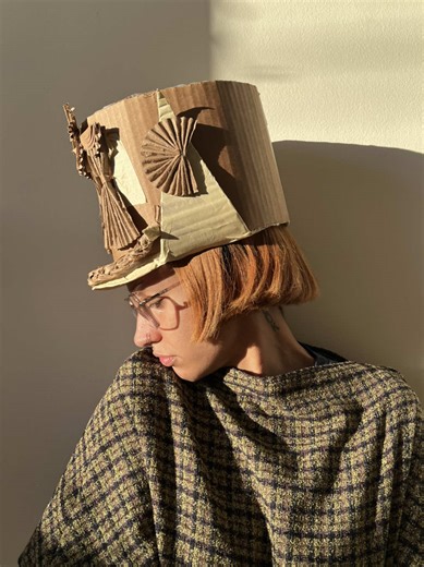 Had to document my new hat before I paper mached it🎩💂🏾‍♀️✨ #cardboardart #cardboardcrafts #cardboardsculpture #papermache #papermacheart