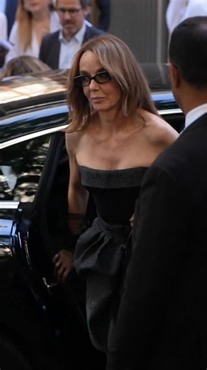 The Woman you are #PhilippineLeroyBeaulieu! Not only is she the most Iconic #EmilyinParis Cast Member as #SylvieGrateau but also Glamour "Women of the Year" a true Icon! 💕 📸Getty Iamges | GLAMOUR Germany