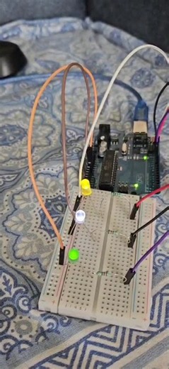 Turn on and of the LED. with LED,breadboard and arduino.#arduinouno #LED project #breadboard arduino