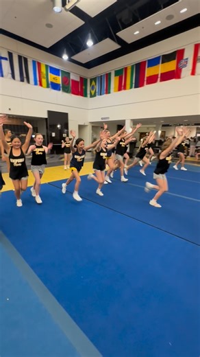 World Cheer Exchange on Instagram: "A few handfuls of yesterday’s highlights with all of the Oxford middle school cheer teams!! We had so much fun adding spirit, passion and cleaning up their routines for their first competition! Let’s go little queens!! @oxfordmiddleschoolcheerleading"