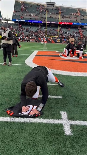 David had to cop the Flacco signed jersey | Cleveland Browns