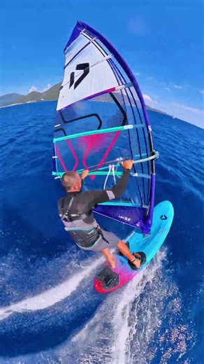 Planing through a light wind Windsurf Gybe 💨