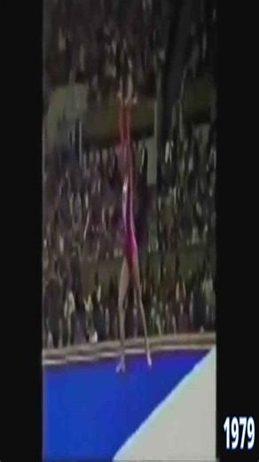 ⚠️ Simone Biles (USA) landing double back pike on vault 2020 + same skill/combo: 20+ years apart