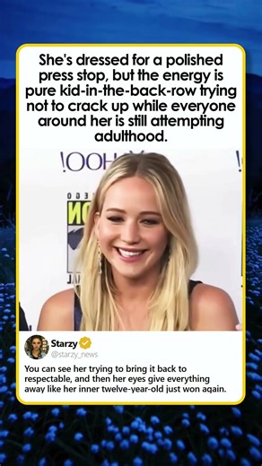 JENNIFER LAWRENCE GAVE UP ON A STRAIGHT FACE