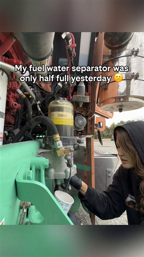 Seems fine now? 🤷🏻‍♀️ Don’t forget @4 State Trucks sells more than just chrome! You can get 10% off your filters and all other regular priced items with code PEACHY10. 🍑🚛 #rightytightyleftyloosey #truckerlife #kenworth #ladytrucker #chromeshopmafia