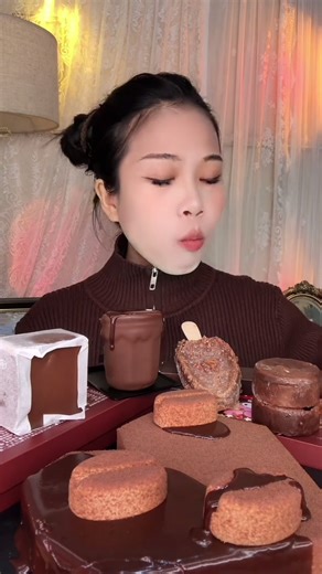 Chocolate Mousse Cake Mukbang Eating 🤎p1 #chocolatemoussecake #mukbang#cakeeating